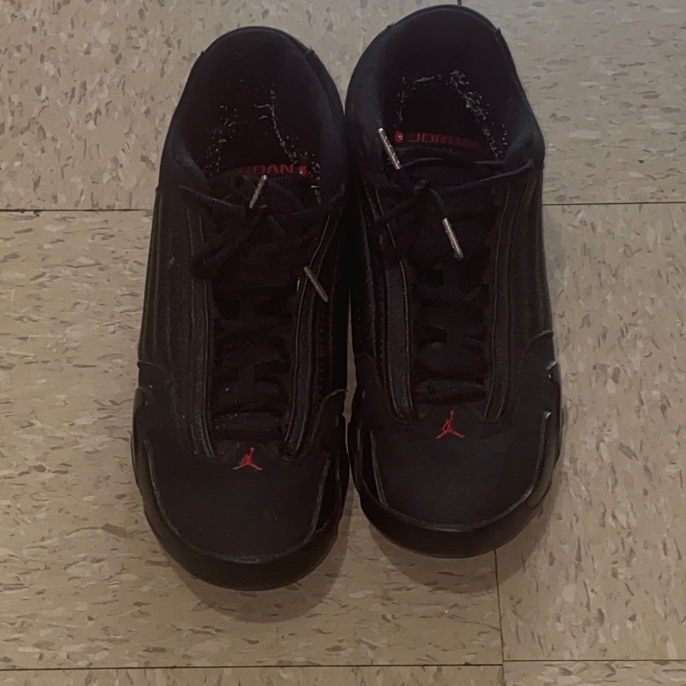 Jordan Men's Black and Red Sneakers